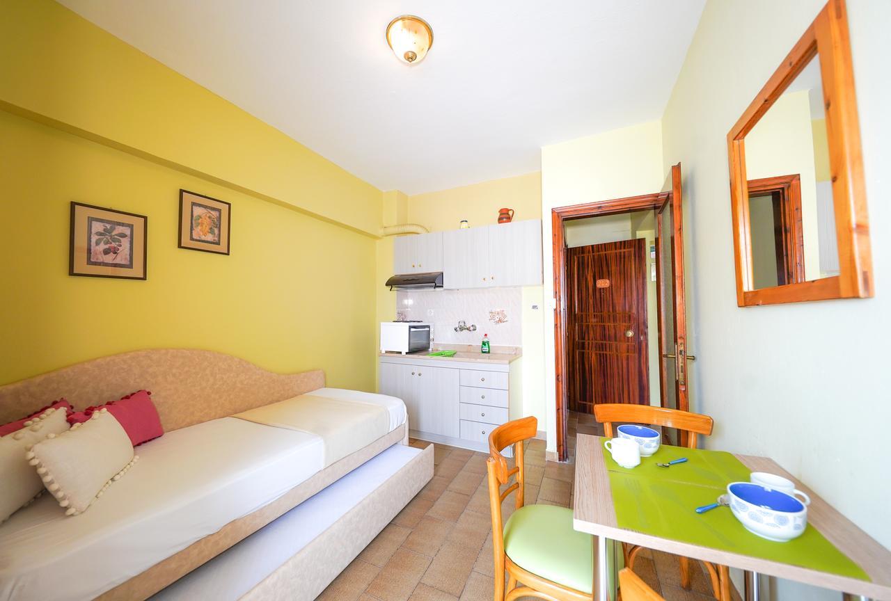 Dionisos Palms Apartments Паралия-Дионисиу Экстерьер фото